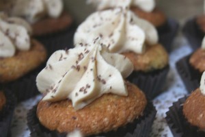 15.04.11 maple syrup cupcakes 086m (Large)