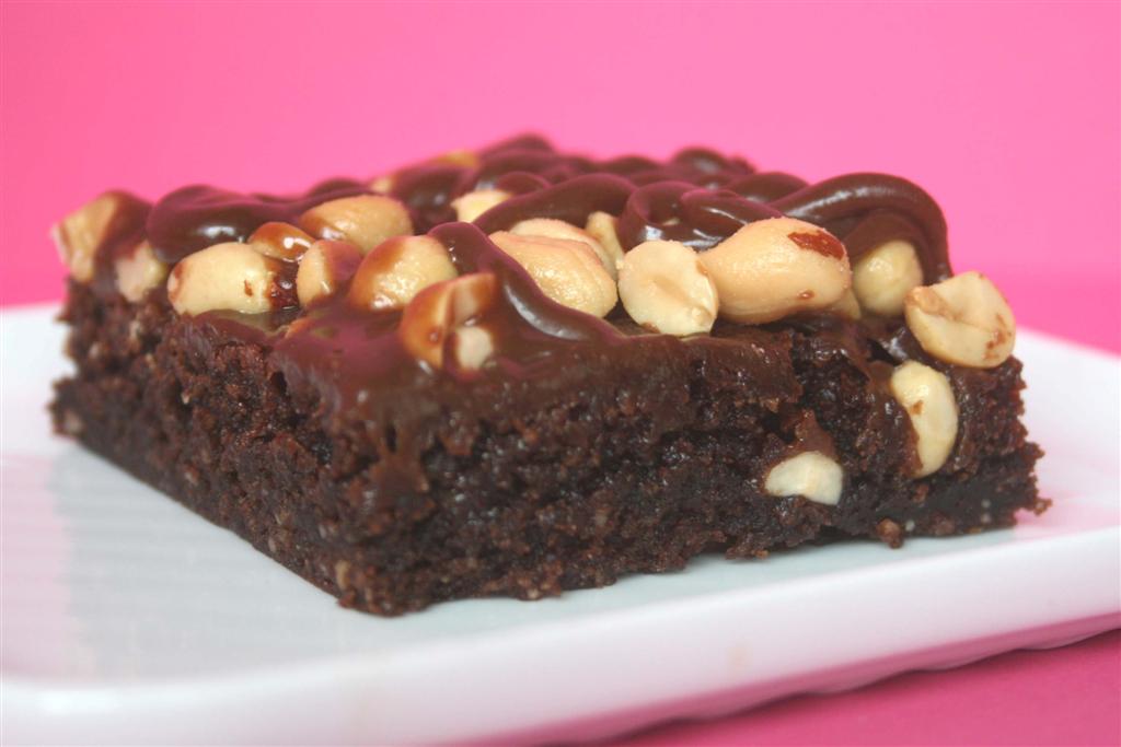 17 uni 2011 peanøt and chocolate caramel brownie 085m (Large)