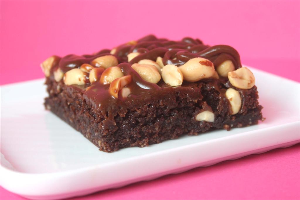 17 uni 2011 peanøt and chocolate caramel brownie 101m (Large)
