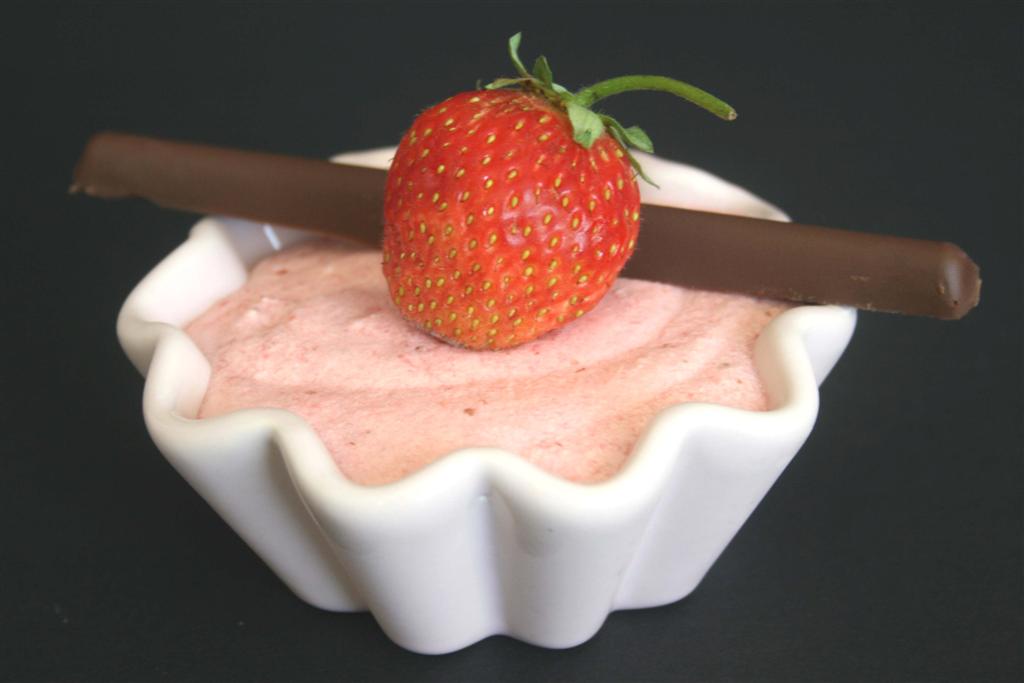 July 29, 2011 strawberry mousse brownie + 088m (Large)