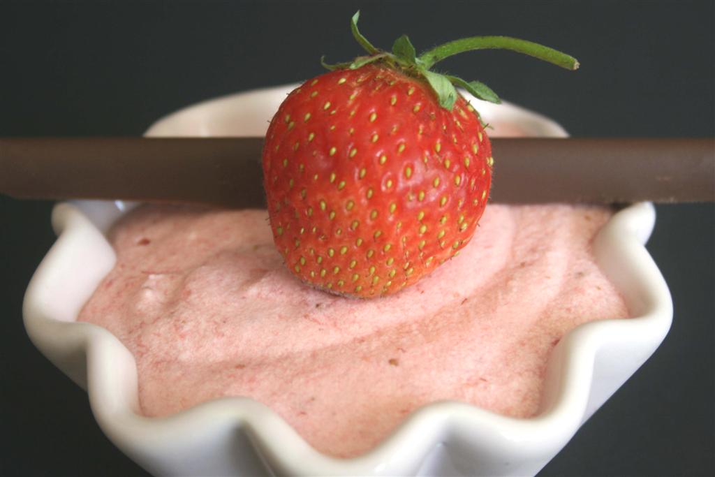 July 29, 2011 strawberry mousse brownie + 095m (Large)